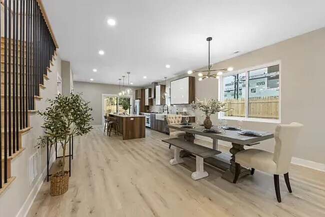 Building Photo - 5901 W Erie St