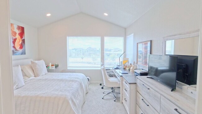Building Photo - 6126 Saddle Horn Dr