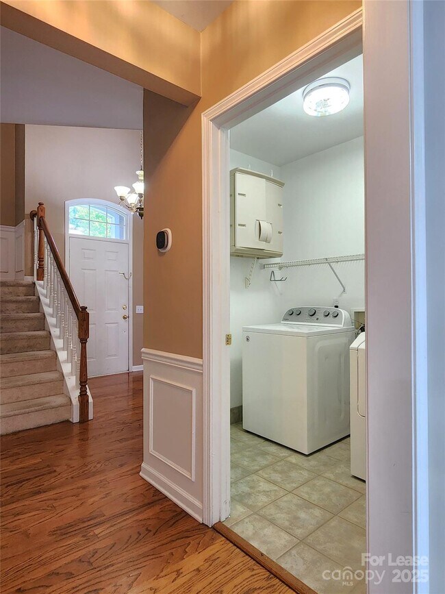 Building Photo - 7533 Lady Bank Dr