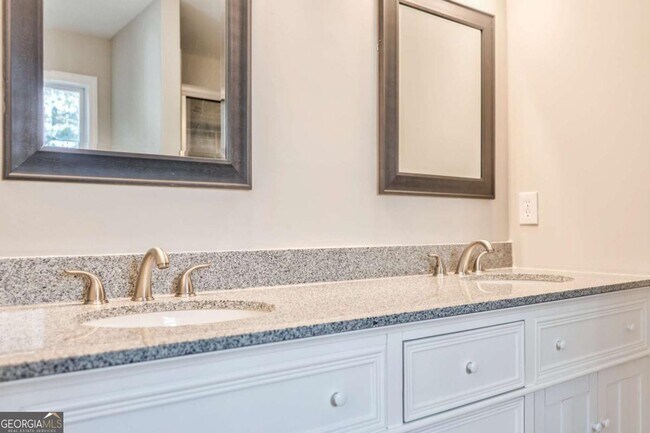 Building Photo - 2011 Town Lake Hills W