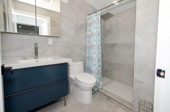 Building Photo - 935 NE 129th St