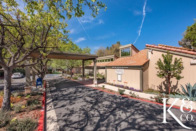 Building Photo - Ground-Floor Living in a Desirable 55+ Thousand Oaks Community