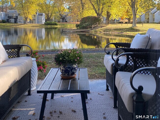 Building Photo - 60 Cinnamon Spring