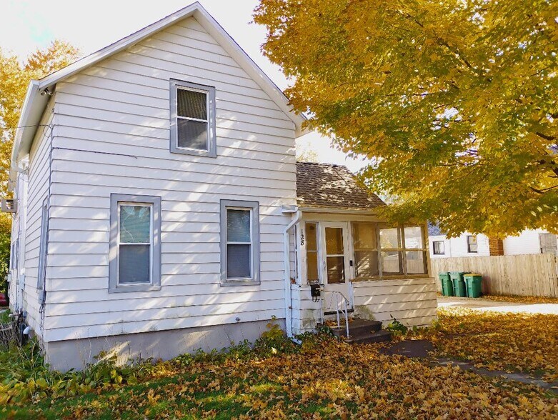 Primary Photo - 128 N Cross St