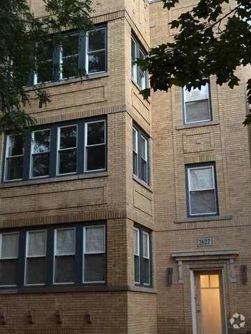Building Photo - 2627 W Leland Ave