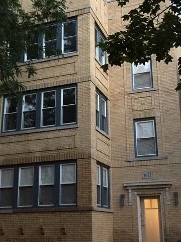 Primary Photo - 2627 W Leland Ave