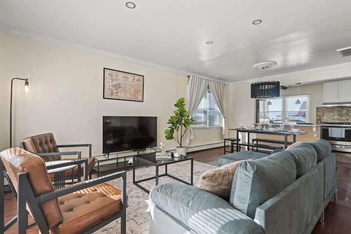 Building Photo - 9103 Columbia Ave