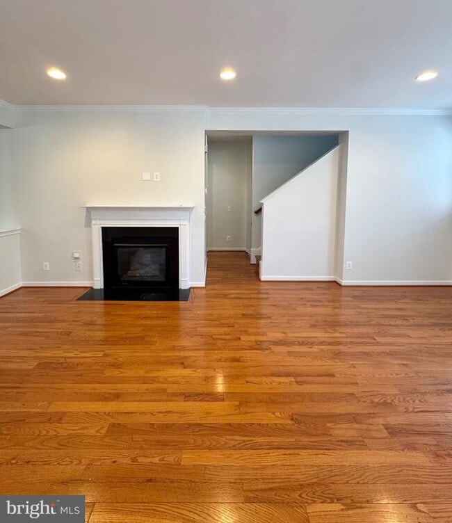 Building Photo - 2048 Blunt Lane