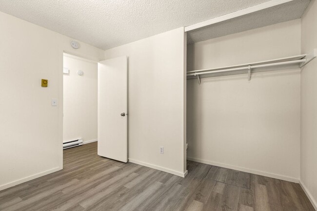 Building Photo - 2 bedroom, 1 bath near Mt. Tabor in SE Por...