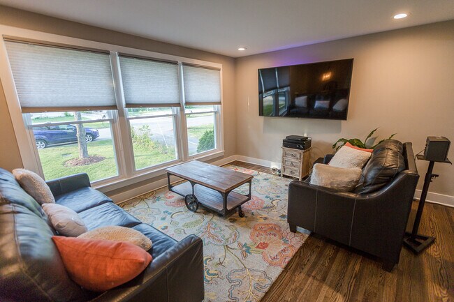 Building Photo - 237 Eisenhower Dr