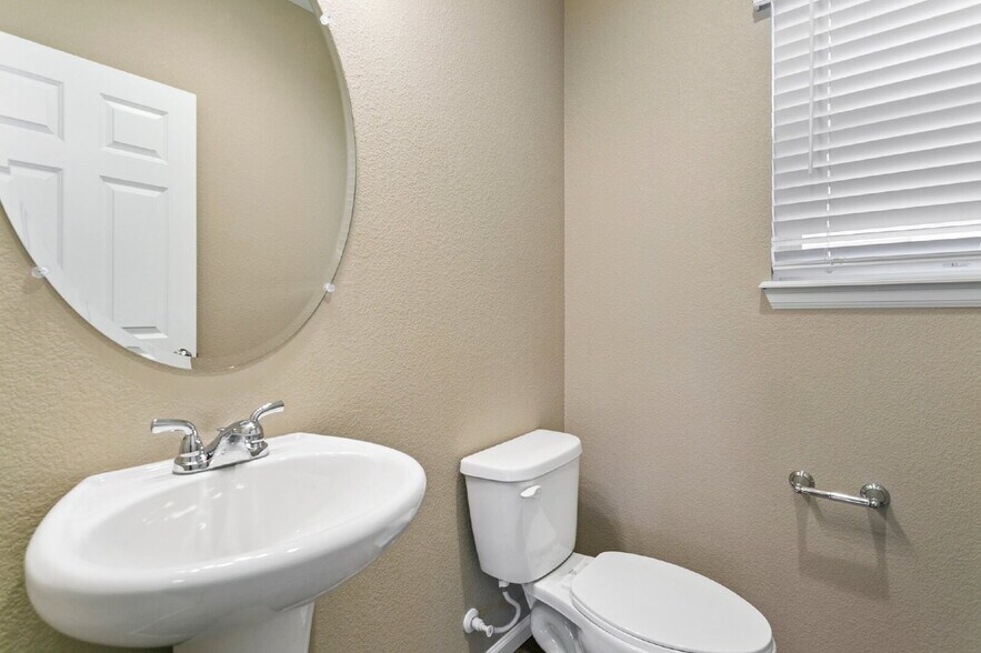 Building Photo - Spacious Banning Lewis Home with Finished ...