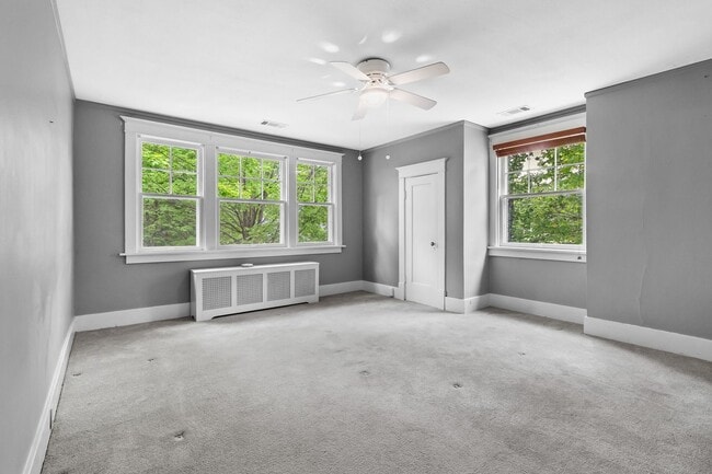 Building Photo - Unique, Charming and Spacious Fayetteville Home!