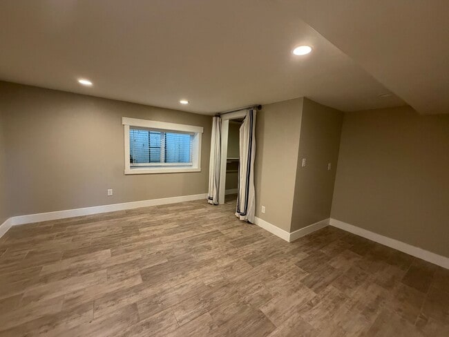 Building Photo - SPACIOUS PROPERTY DOWNTOWN FOR RENT!