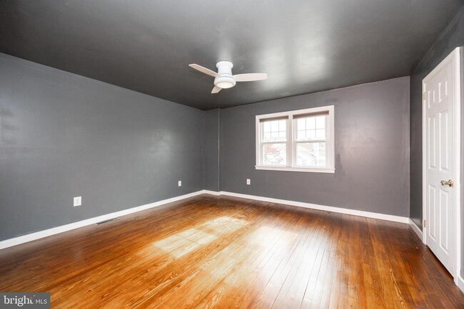 Building Photo - 353 William St