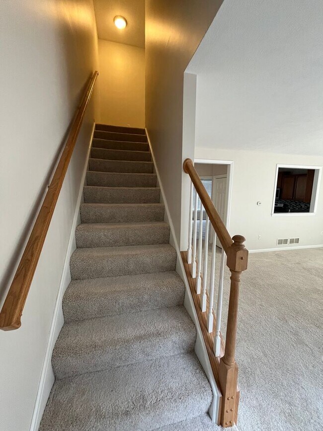 Building Photo - Newly Renovated 3 Bed 2.5 Bath Townhouse in Wexford available NOW!