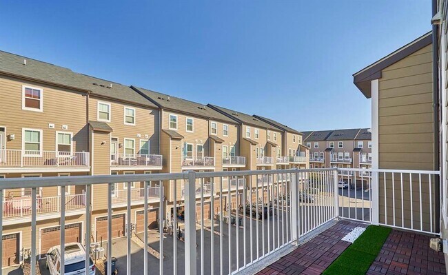 Building Photo - 45116 Kincora Dr