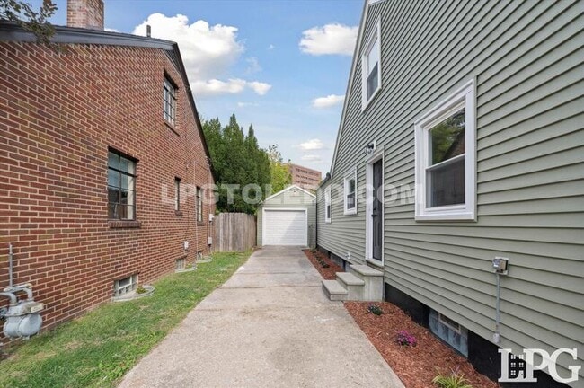 Building Photo - 2736 Northwood Ave