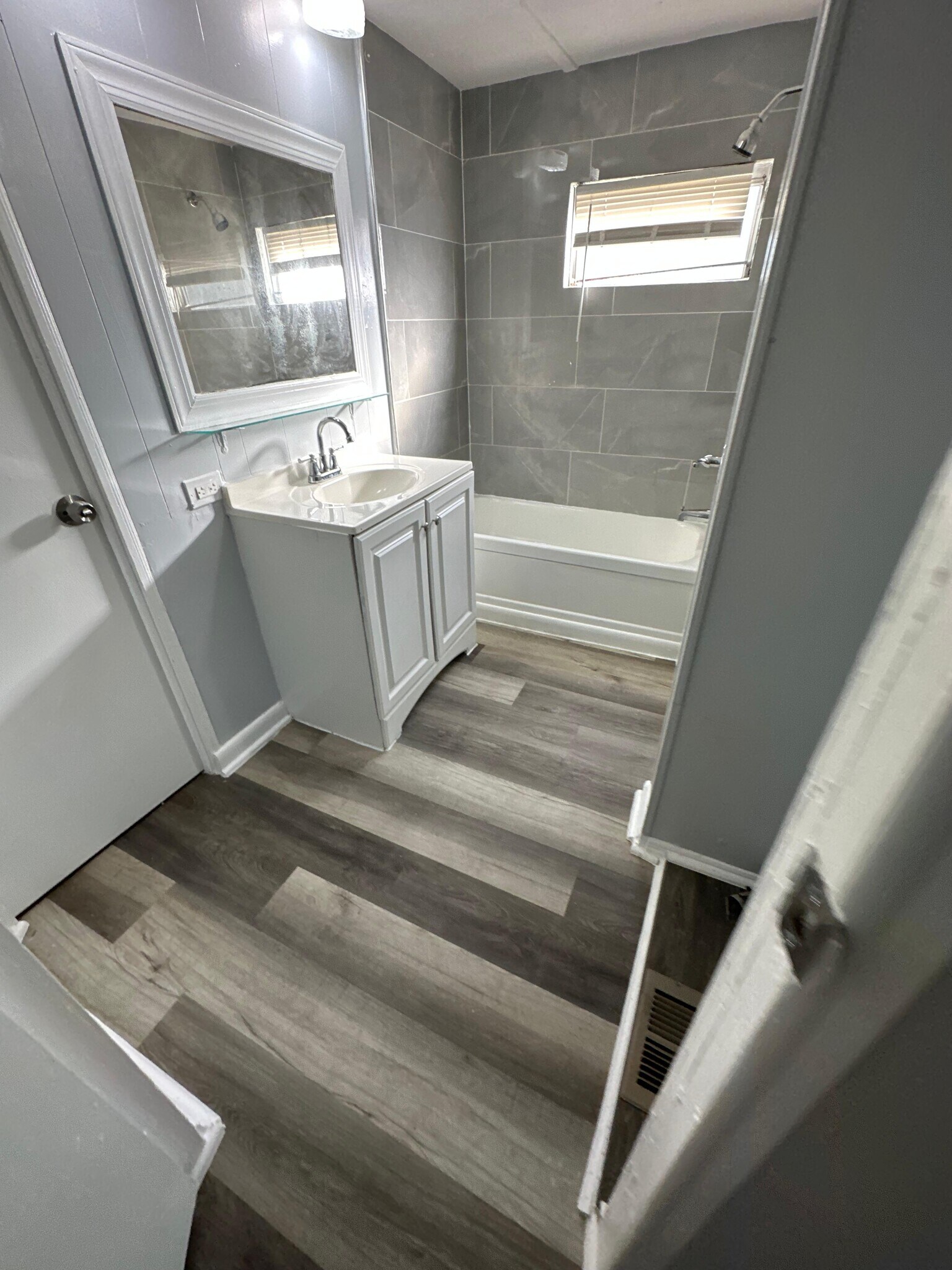 Building Photo - 7663 Bentwillow Dr