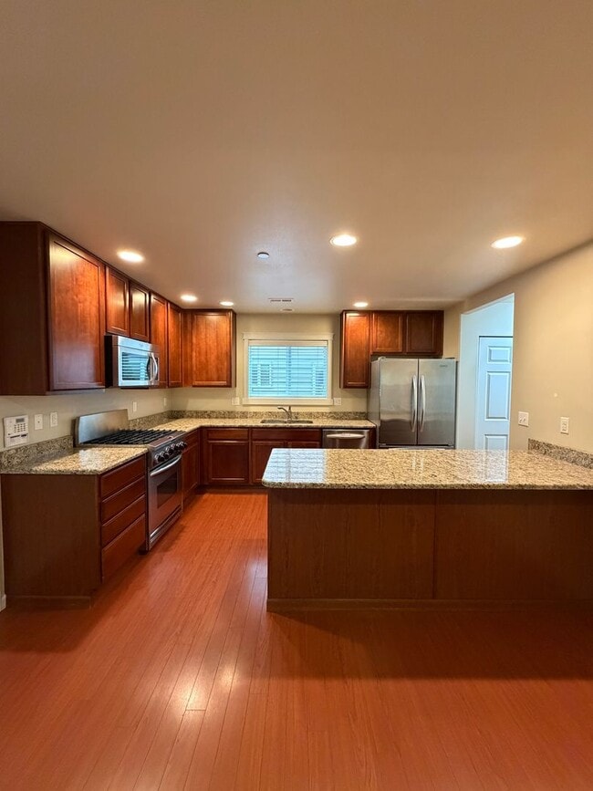 Building Photo - 1204 Burnside Pl