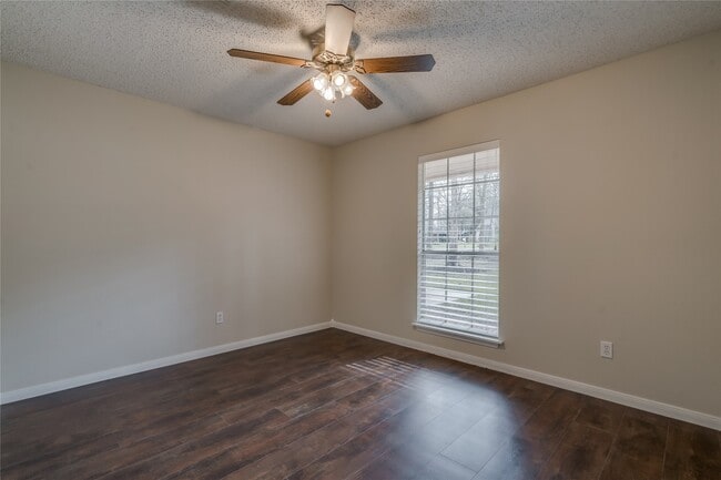 Building Photo - 2460 Pebblebrook Cir