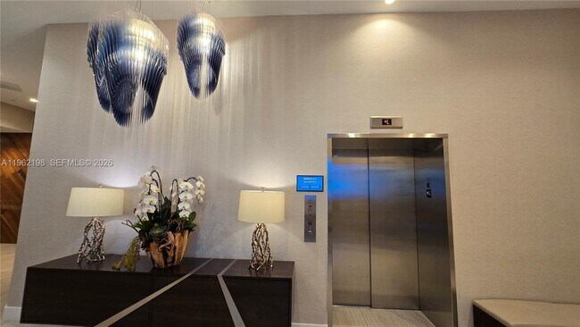 Building Photo - 100 E Las Olas Blvd