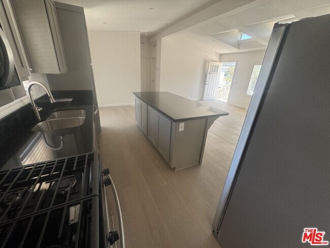 Building Photo - 1336 La Crescenta Dr