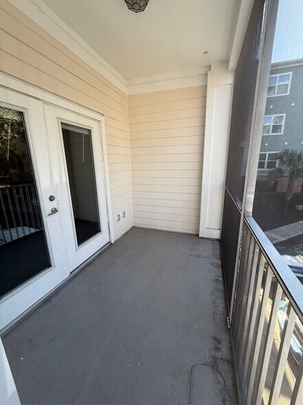 Building Photo - 1755 Central Park Rd