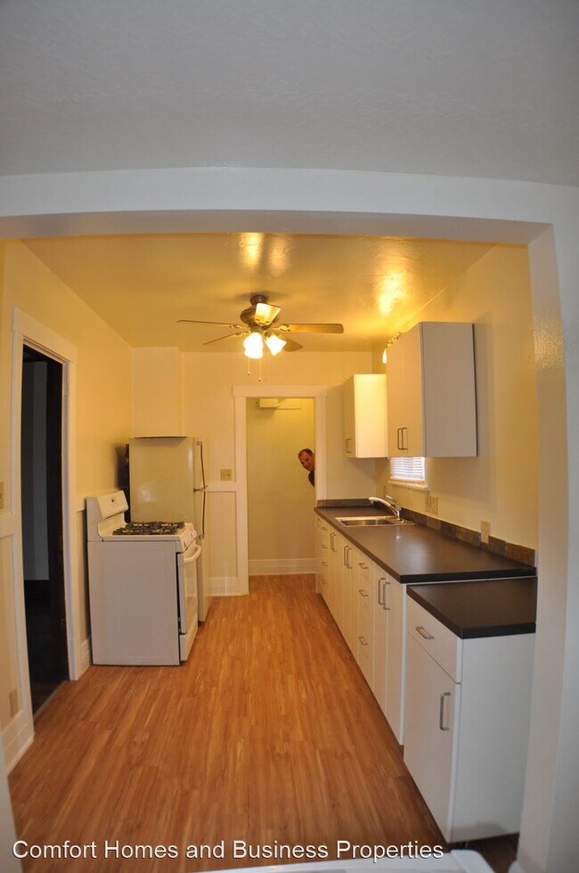 Building Photo - 4 br, 2 bath House - 201 Maple St NE