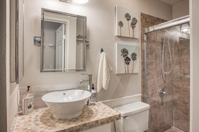 Building Photo - 420 N Villa Ct