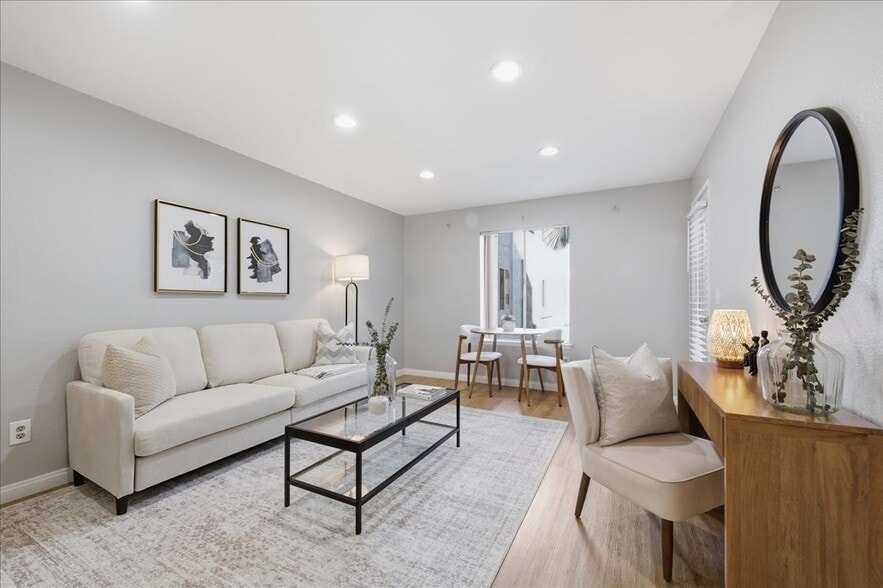 Building Photo - 3440 Lebon Dr