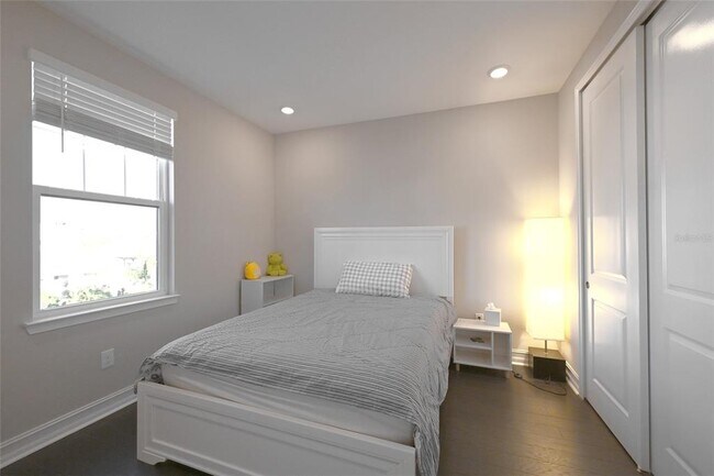 Building Photo - 1056 Seagrape Dr