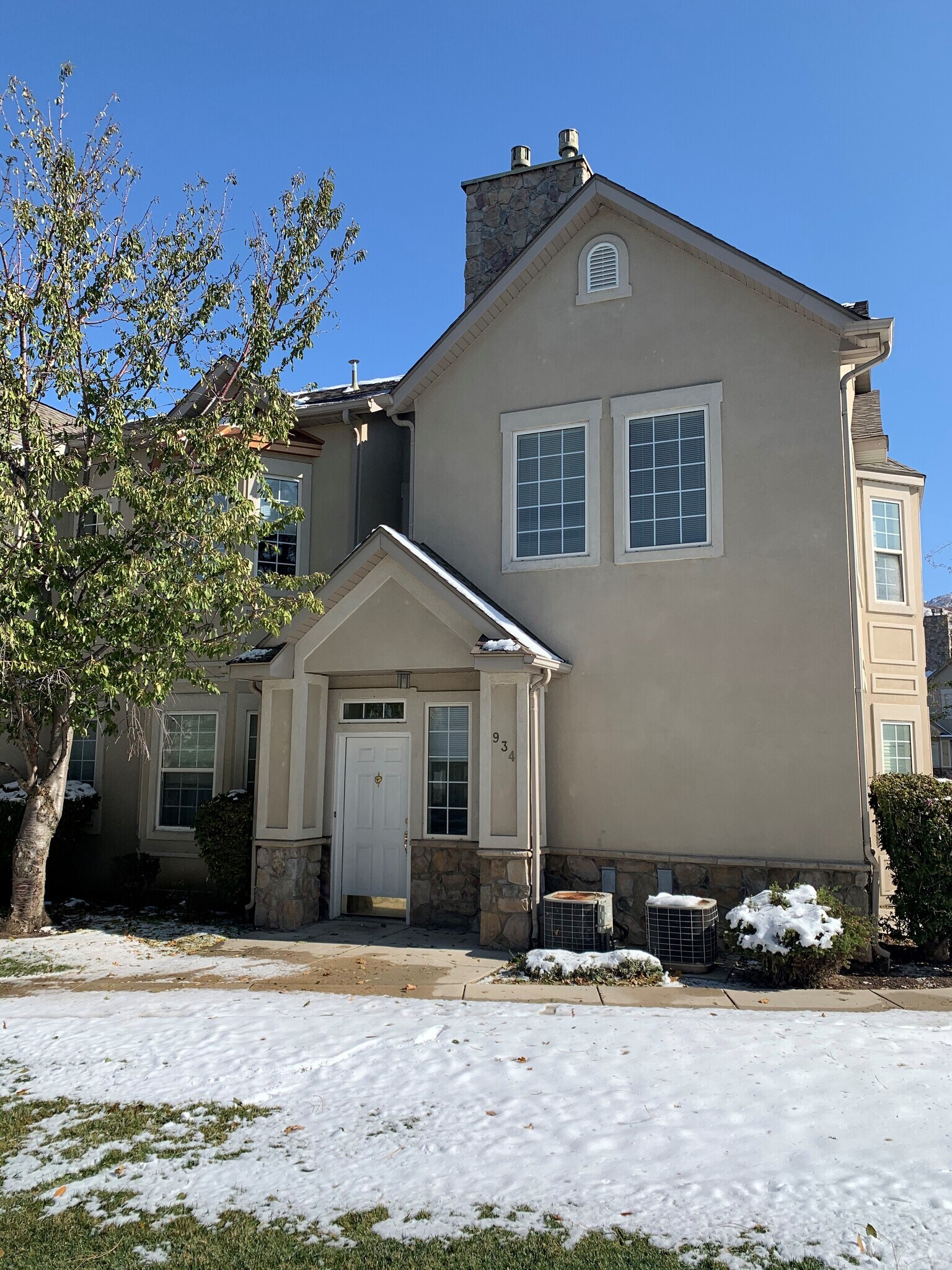 Building Photo - 921 Courtyard Ln