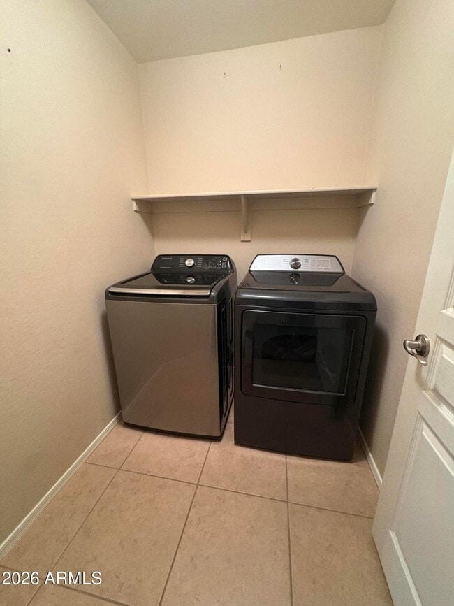 Building Photo - 4086 E Maplewood St