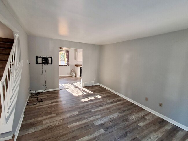 Building Photo - 4-Bedroom Colonial in Grand Blanc – Spacio...