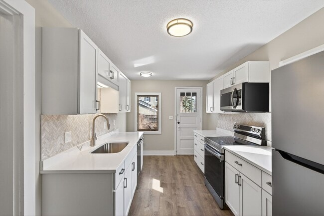 Building Photo - 4 Bedroom Uptown Luxury Meets Historic Charm!