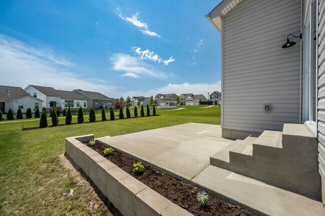 Building Photo - 223 Randlin Dr