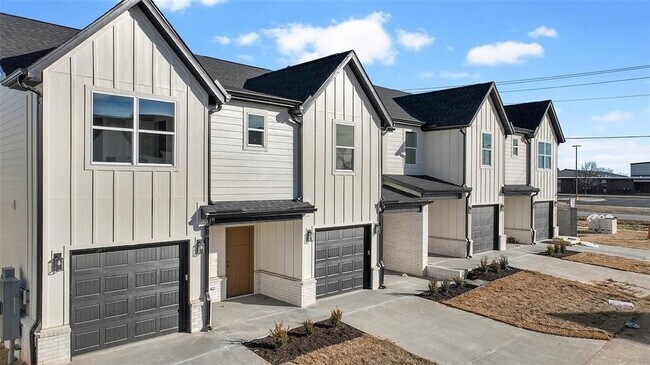 Building Photo - 1702 Cuppett Cir