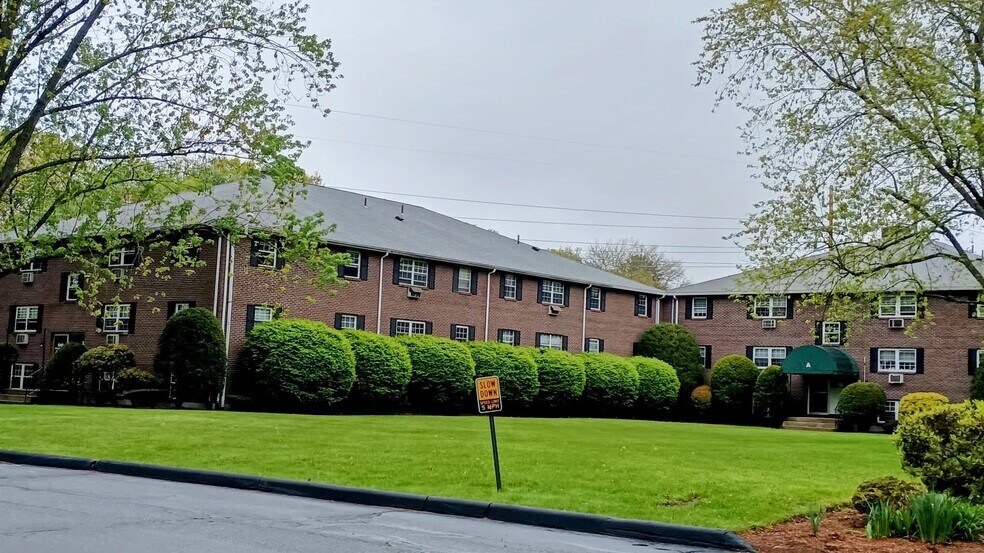 Building Photo - 96 Richardson Rd