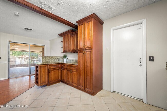 Building Photo - 2726 Winrock Dr W