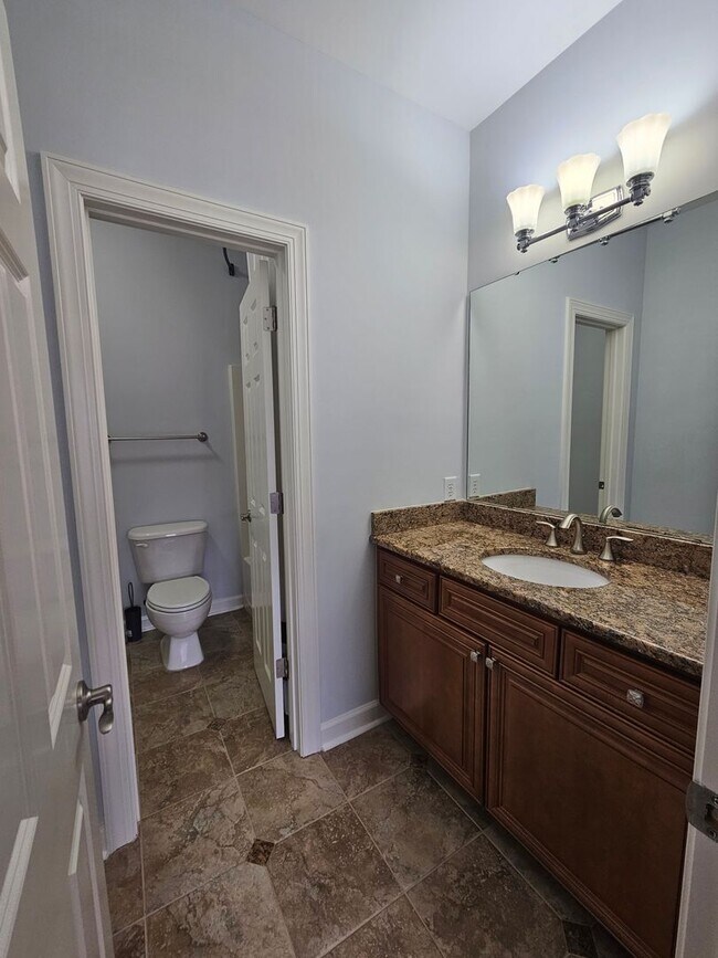 Building Photo - New Listing in Apex!