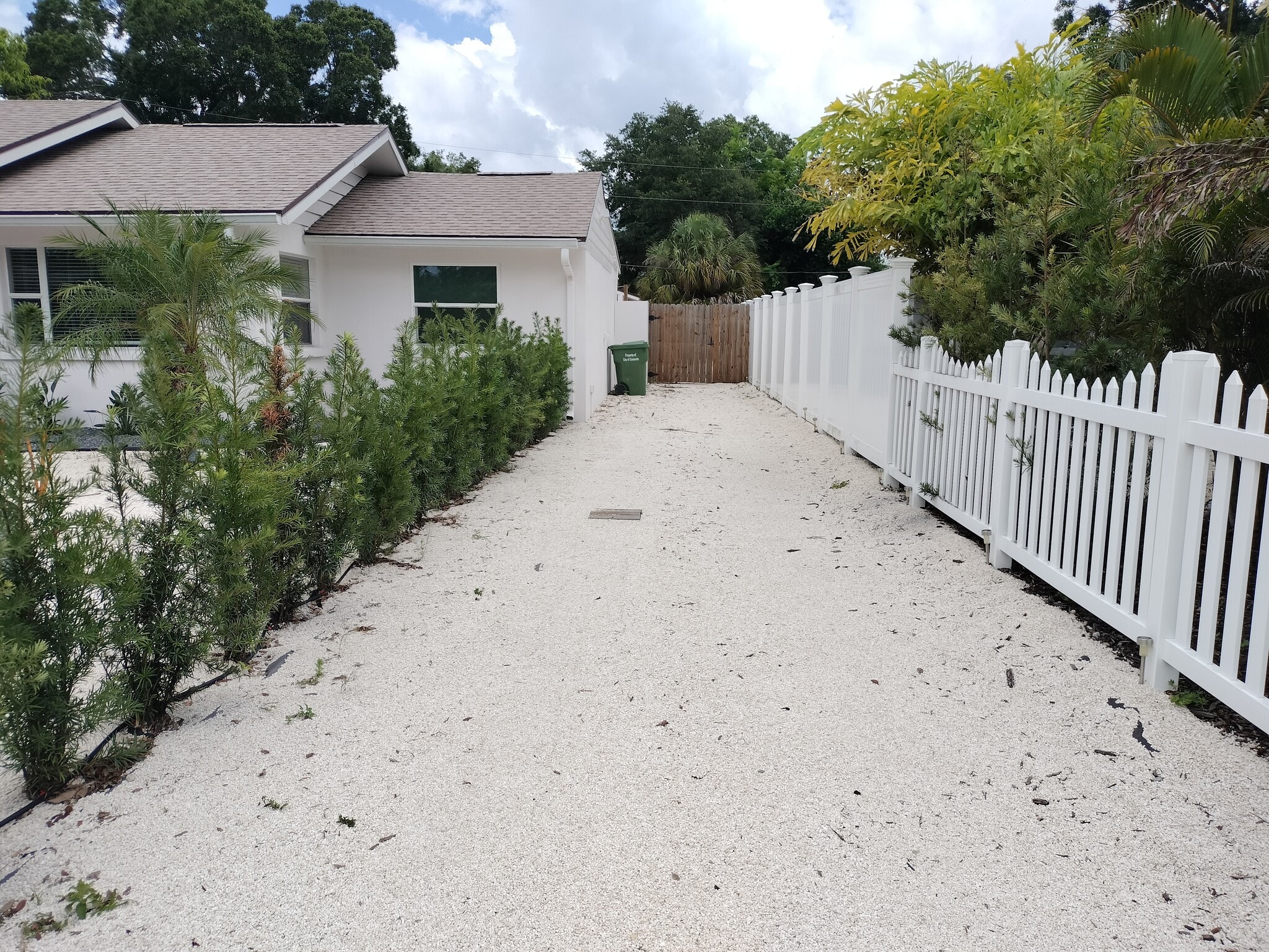 Building Photo - 2157 Bougainvillea St
