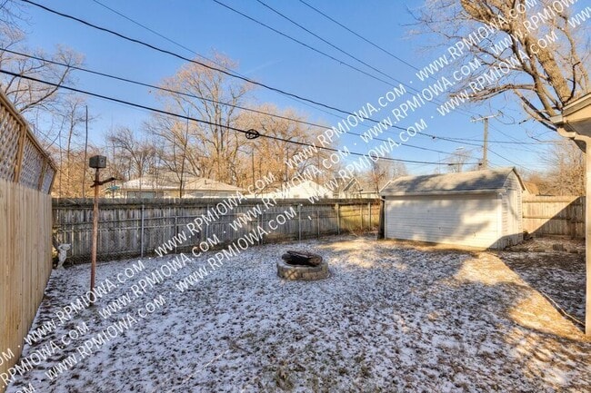 Building Photo - 3620 E 7th St