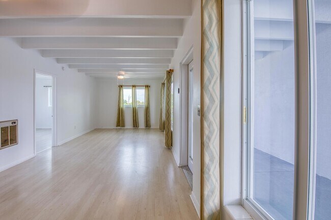 Building Photo - 1520 Lake Ave