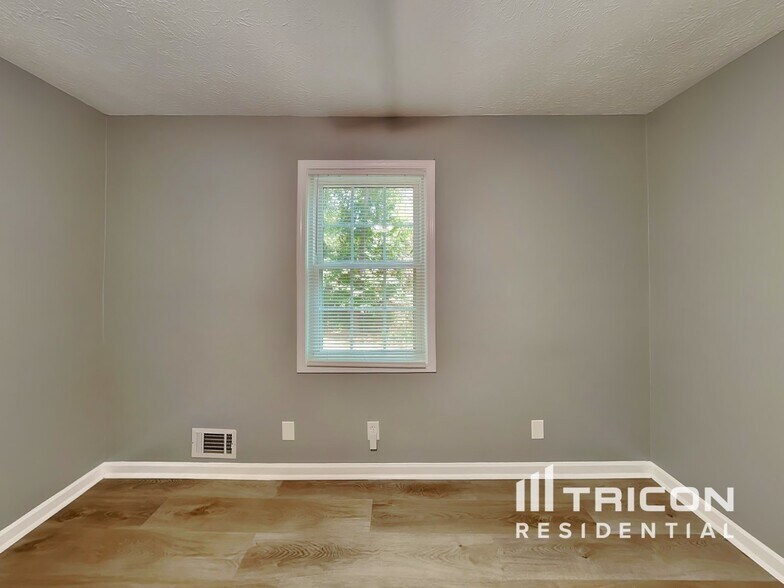 Building Photo - 155 Rock Garden Terrace N W
