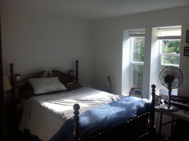 Building Photo - 4407 Thackeray Pl NE