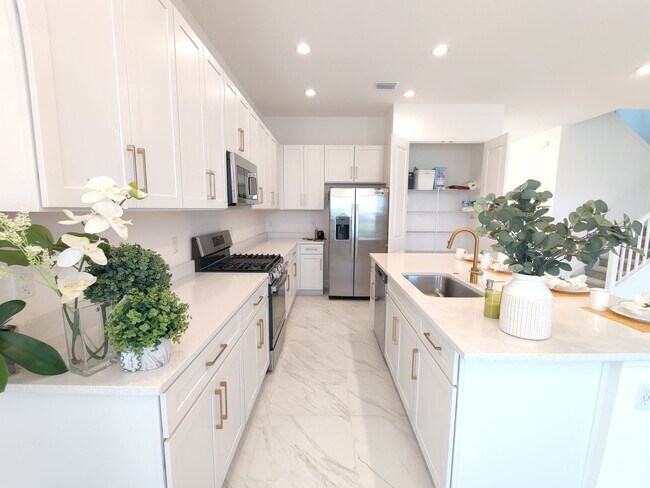 Building Photo - 32792 Tree of Life Ave