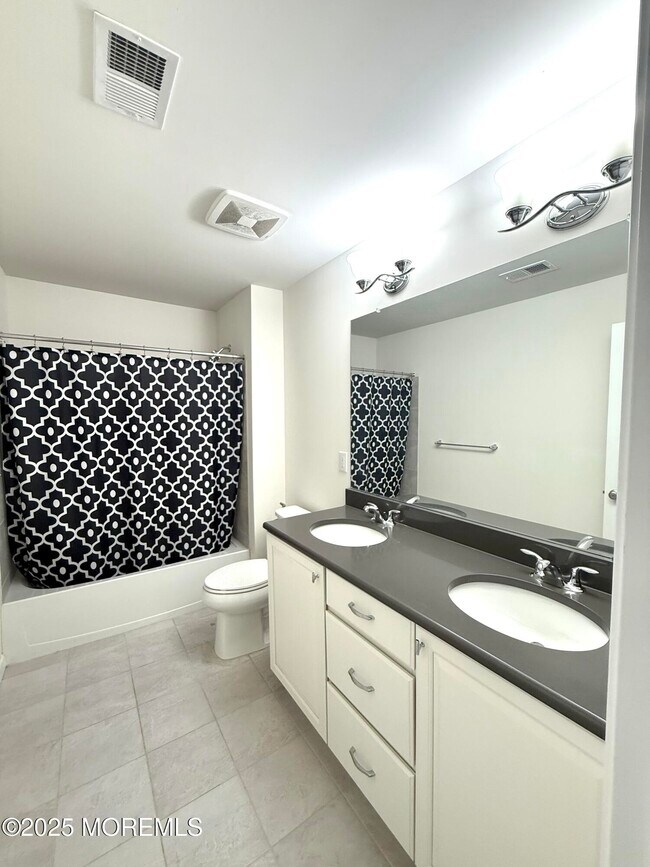 Building Photo - 2 Wisteria Ct
