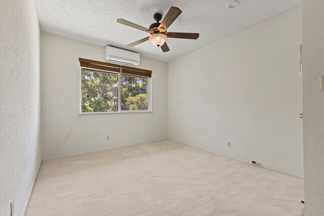 Building Photo - Pet Friendly Pearl City Townhouse with A/C