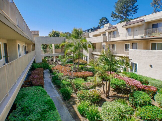 Building Photo - 13754 Mango Dr