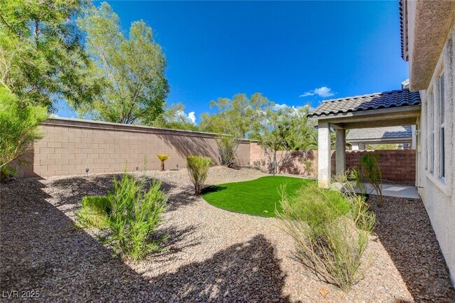 Building Photo - 10808 Wallflower Ave